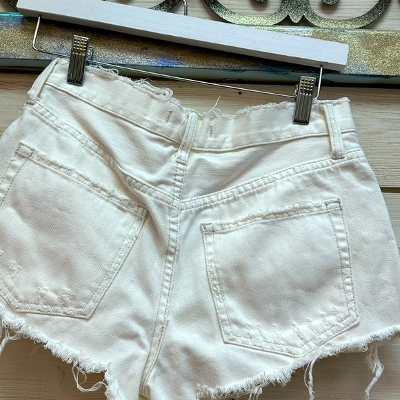 We The Free by Free People White Distressed Denim Shorts Size 26 - Picture 6 of 6